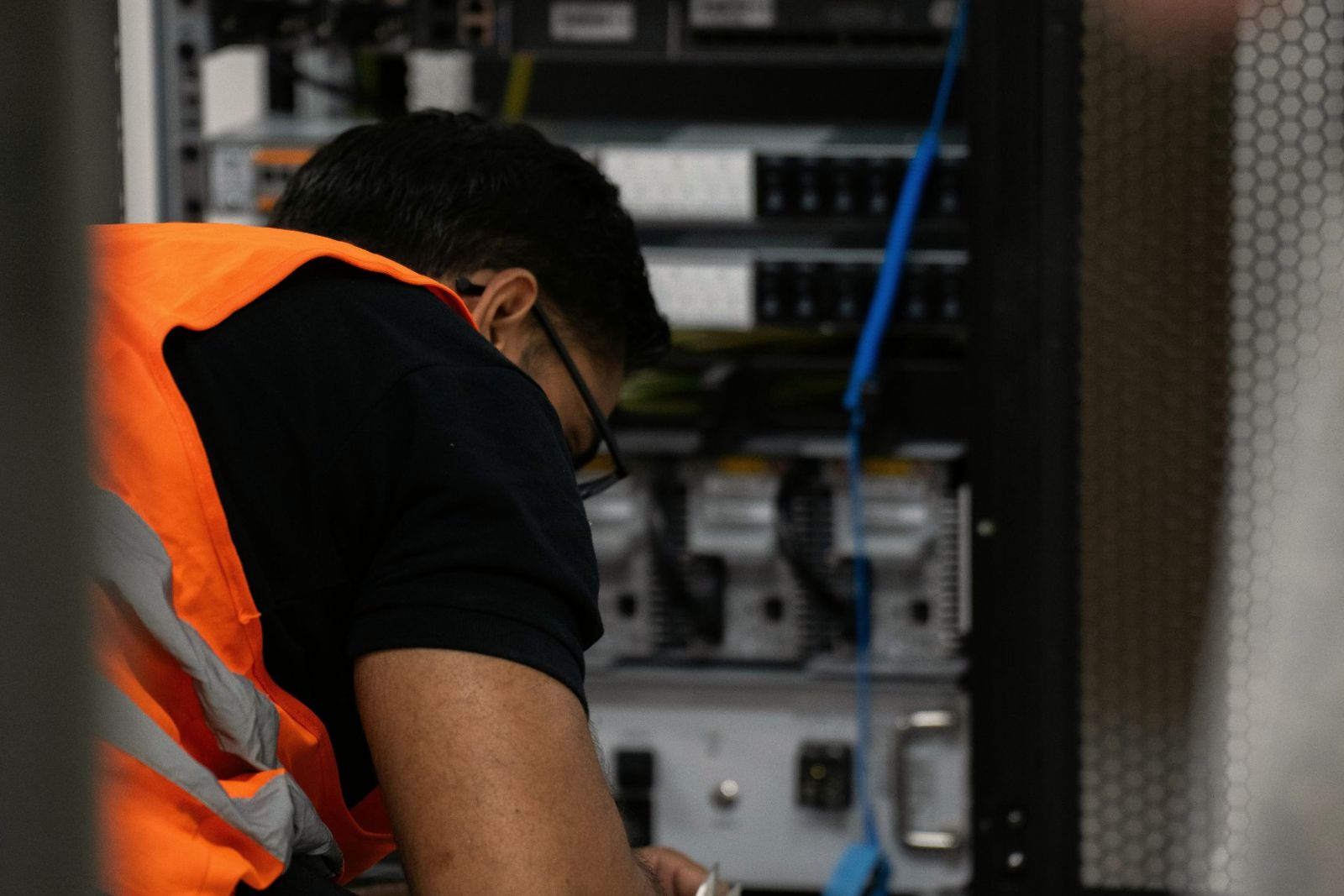 GNTI technician working at a client's network rack